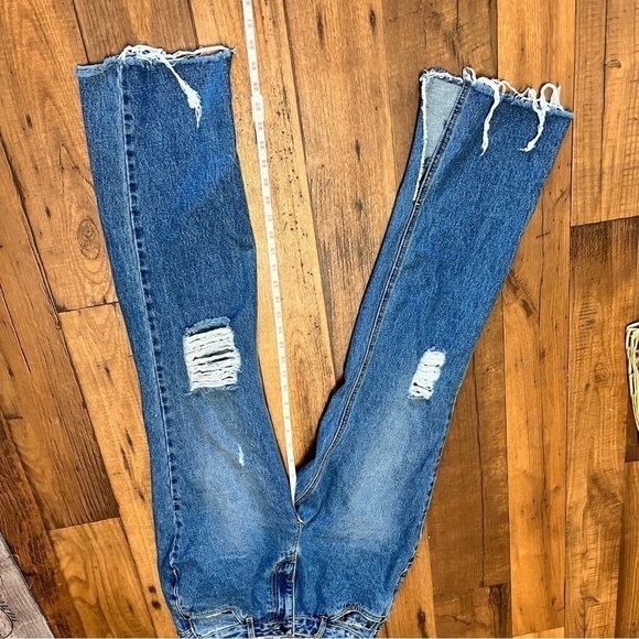 Avec Les Filles High Waisted Mom Jeans Distressed Raw Split Hem Size 29 G2 - Picture 3 of 9